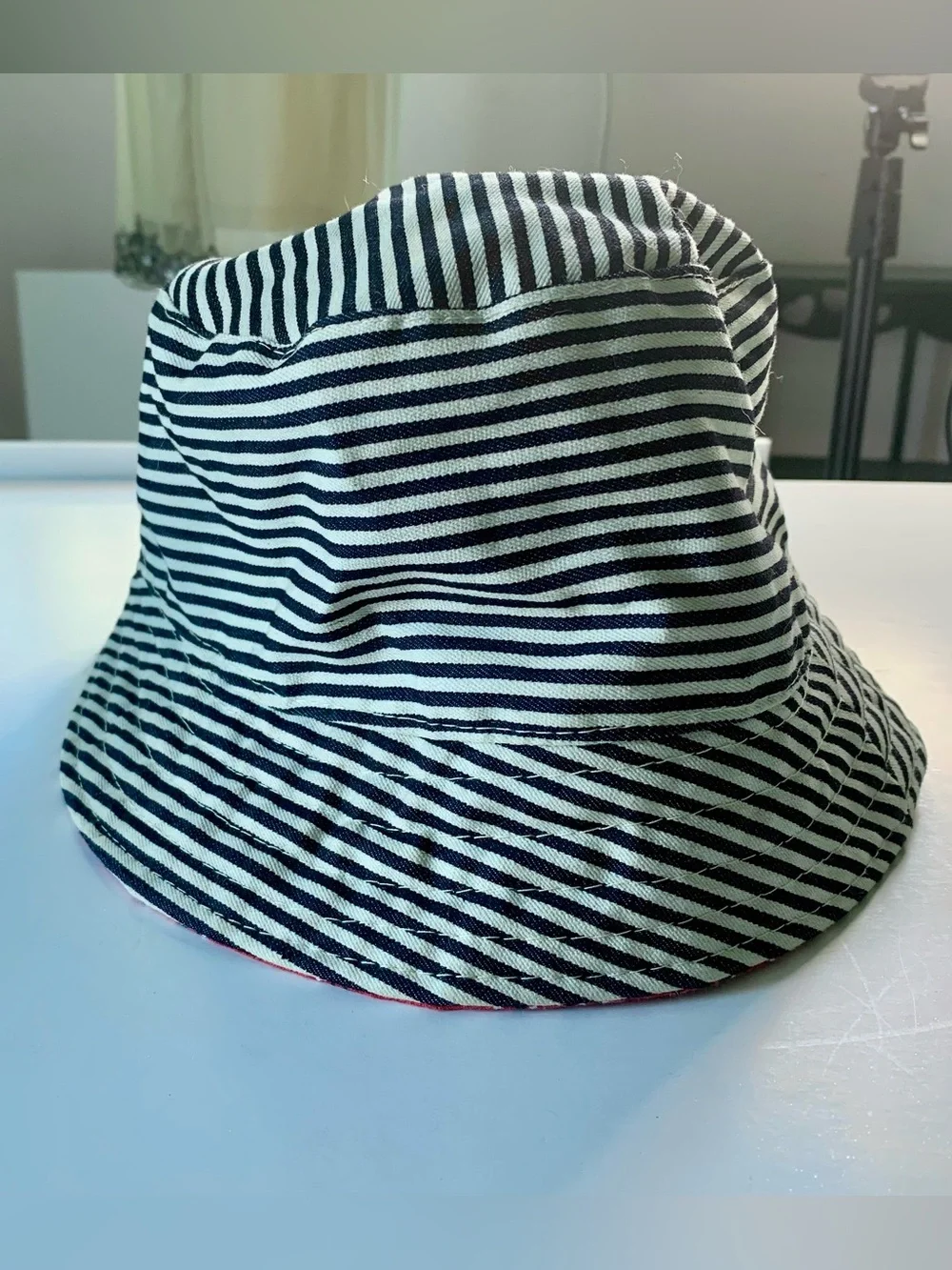 Flip side Striped/Red Bucket Hat